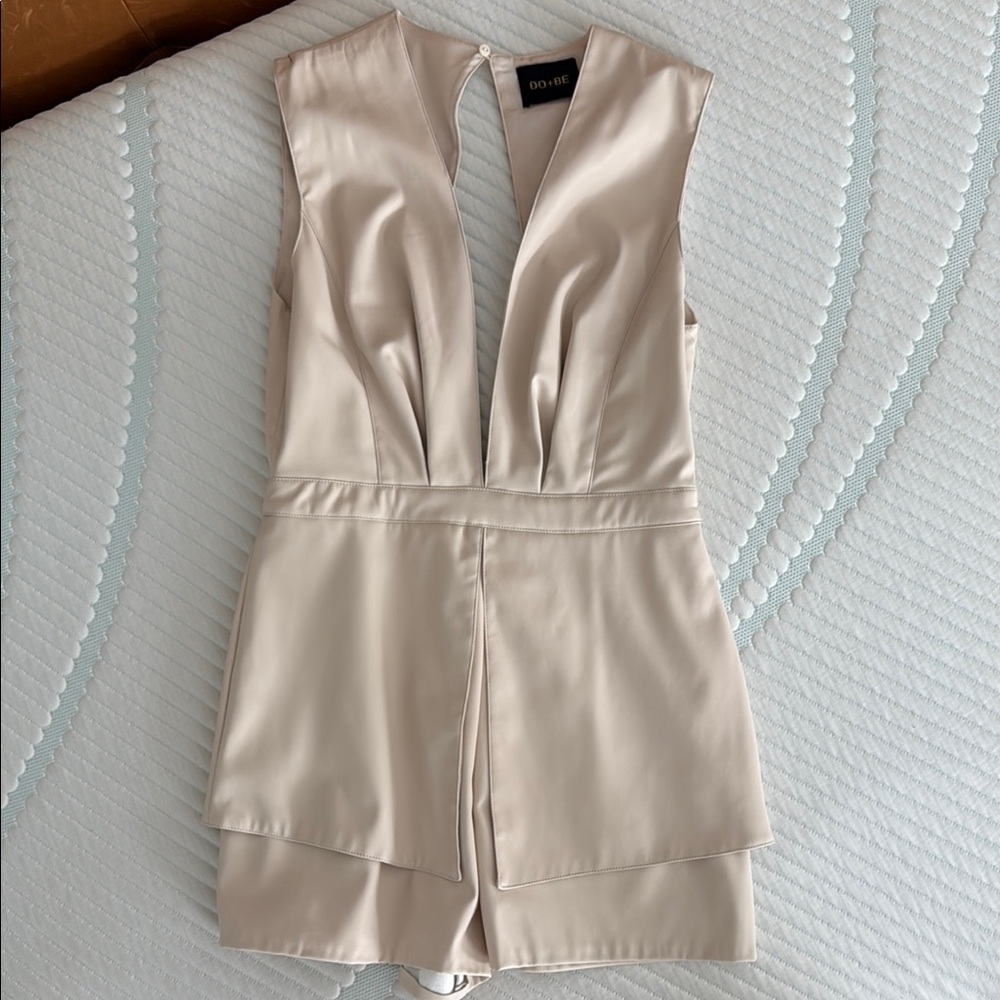 Elegant Beige Sleeveless Romper